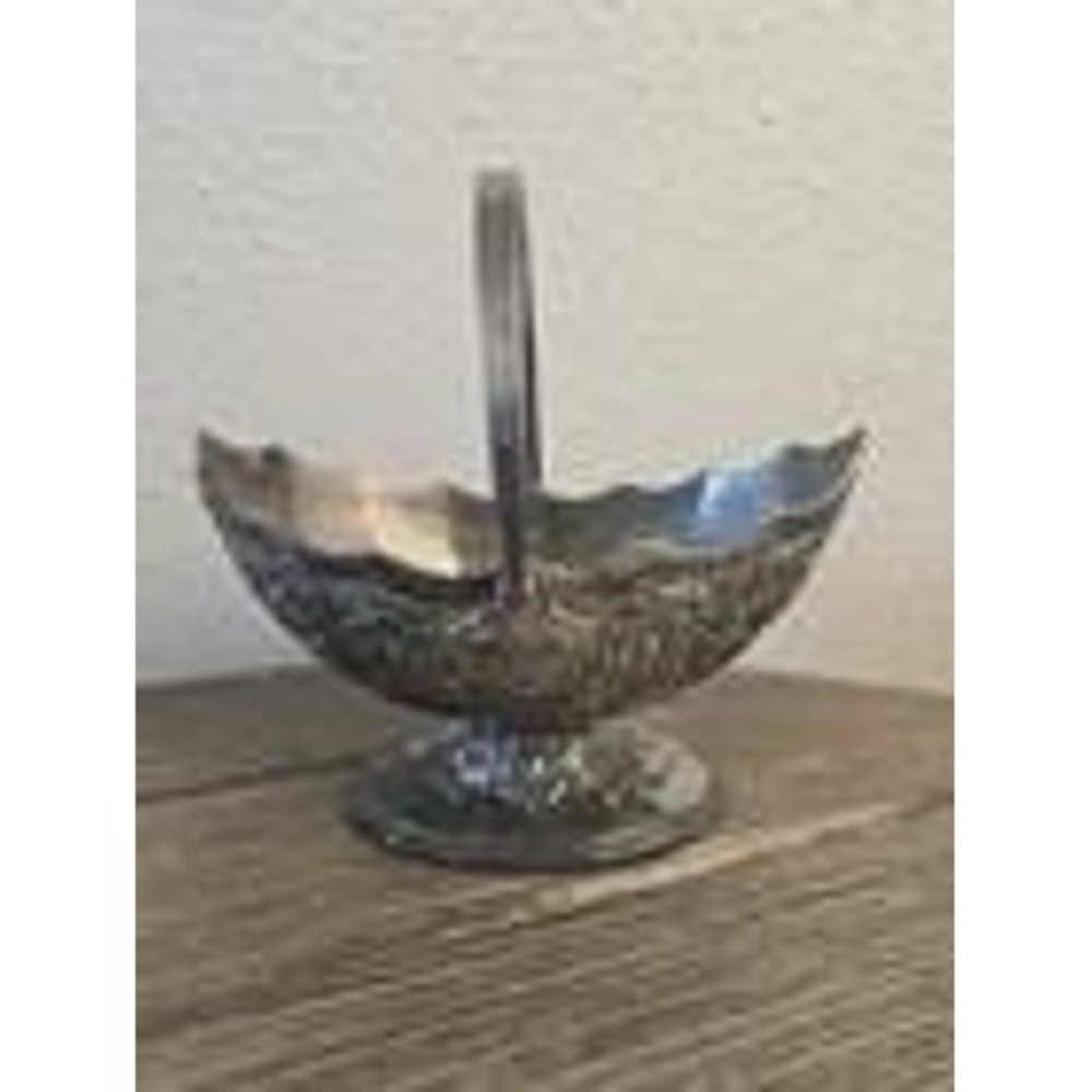 Vintage Silver Plated Oval Basket With Handle Floral Design Regal Victorian 6.5" - Picture 1 of 16